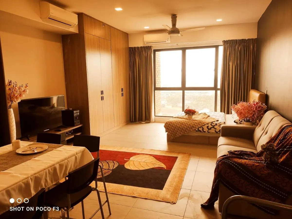 Apartment Cozy Unit- Bell Suites- Horizon Suites- Wifi- Netflix- Parking Swimming Pool- Klia Sepang Malaysia